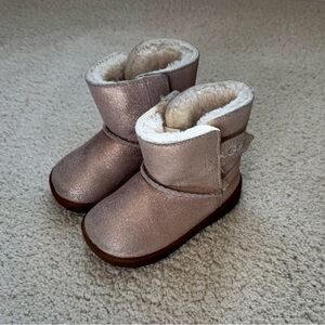 Baby Toddler size 4 / 5 UGG Keelan Boots in Metallic Rose Gold